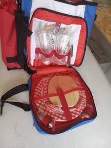lot 75 image: Wine picnic cooler basket...