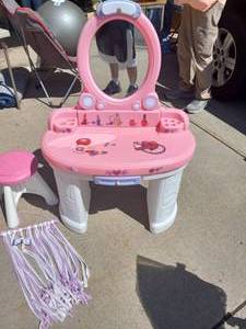 lot 6 image: Princess - little tykes makeup stan...