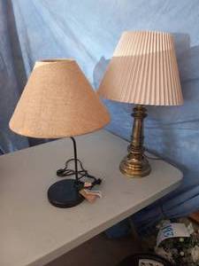 lot 7 image: 2 lamps...