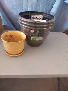 lot 9 image: (3) 14.5 Hudson planters (new)  g...