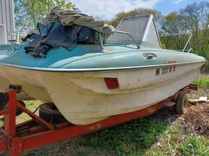 lot 6 image: Johnson Seasport S-4 16-foot Fiberglass 16-foot Trihull Boat with Evinrude W12380 Trailer, Stern Drive has been removed, has Inboard Engine
