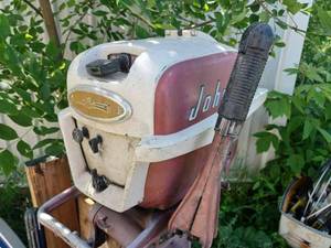 lot 175 image: Vintage Johnson Model 0017-R 10hp. Outboard