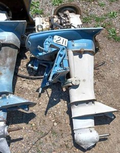 lot 211 image: Homelite 4 Cycle - Model No. 460A2F Outboard, Serial No. 2301821 - Missing Head