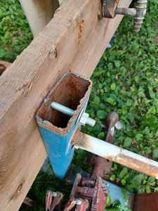lot 338 image: Home Made Heavy Duty Outboard Motor Stand for 8 or more Outboards, 116-inches long X 46-inches wide at base of 2-foot by 4-foot Steel