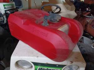 lot 386 image: Atwood 3-gallon Plastic Boat Tank