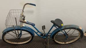 lot 29 image: Vintage Girls Bike