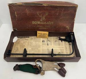 lot 48 image: Vintage Bowmaster Arrow Matic Quiver