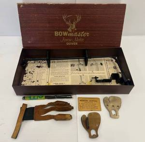 lot 49 image: Vintage Bowmaster Arrow Matic Quiver