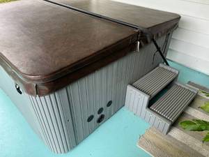 lot 35 image: Hot Tub (Works Great) (On Site Pickup In Stillwater)