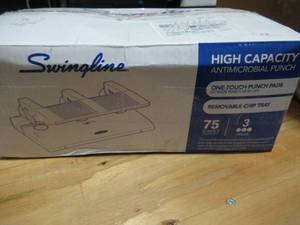 Swingline Antimicrobial High Capacity Heavy Duty Punch, 3 Holes, 75 Sheets