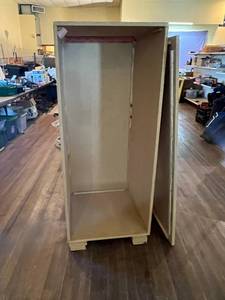 lot 9 image: Wood Storage ContainerShipping Box