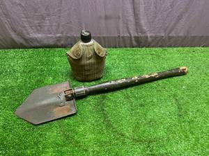 lot 21 image: Military Shovel & Canteen