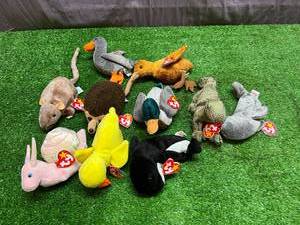 lot 39 image: 10 Ty Beanie Babies with Tags