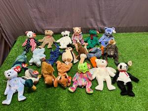 lot 41 image: 20 Ty Beanie Babies with Tags