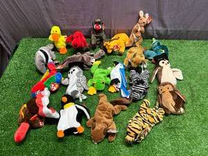 lot 43 image: 20 Ty Beanie Babies with Tags