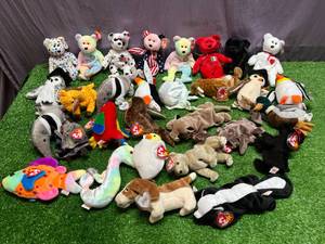 lot 48 image: 30 Ty Beanie Babies with Tags