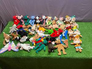 lot 50 image: 36 Ty Beanie Babies with Tags & Disney 7 Dwarfs