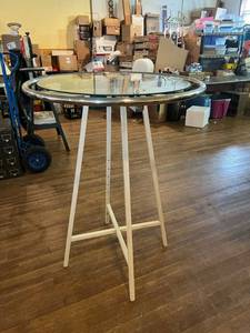 lot 55 image: Commercial Clothes Rack with Glass Top