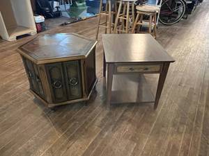 lot 69 image: Endtables