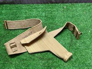 lot 72 image: Military Handgun Holster