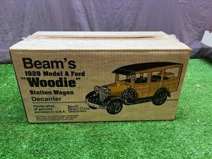 lot 91 image: 1929 Ford Model A Woodie Station Wagon Beam Decanter