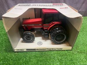 lot 110 image: Case International Magnum Mechanical Front Drive Tractor