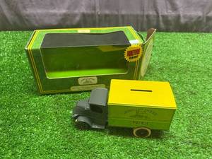 lot 122 image: John Deere 1927 Graham Panel Van Delivery