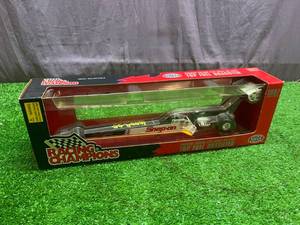 lot 138 image: Snap-On Top Fuel Dragster 124 Scale