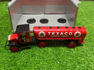 lot 149 image: Texaco 1953 Chevrolet Tanker