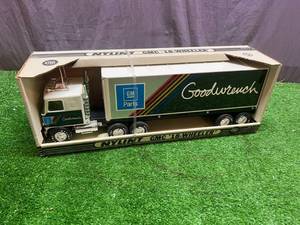 lot 151 image: Nylint GMC 18 Wheeler Goodwrench