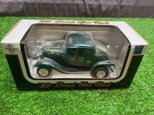lot 157 image: 1932 Ford 2009 Beam Bottle Collectors Convention