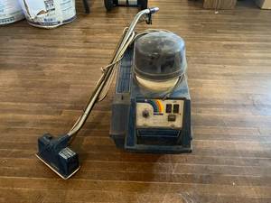 lot 170 image: Commercial Rinse N Vac