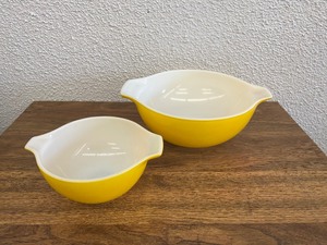 lot 192 image: Pyrex Bowls