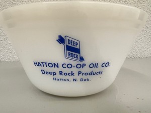 lot 198 image: Hatton ND Co-op Deep Rock Glass Bowl