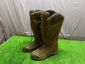 lot 201 image: Cabelas Size 11D Boots