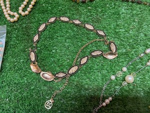 lot 208 image: Jewelry