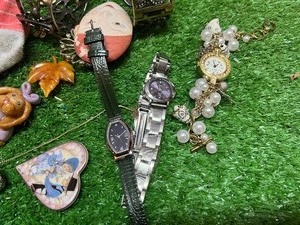 lot 211 image: Watches & Jewelry