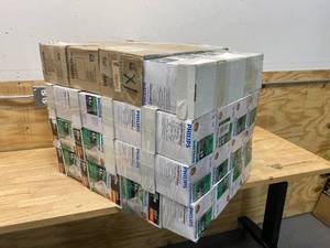 PHILIPS Large Lot of 65w Halogen Light Bulbs