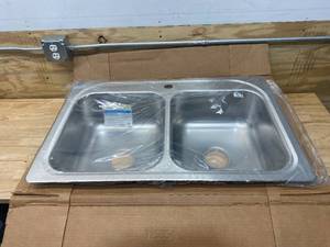 MOEN 2000 Series 33X22 Stainless Steel 20 Gauge Double Bowl Drop In Sink -Model G202131Q