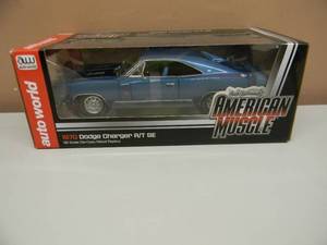 AUTO WORLD 118 SCALE DIE-CAST - 1970 DODGE CHARGER RT SE 440 AMM98006 - FANTASTIC PIECE - NEW IN BOX - SEE PICTURES