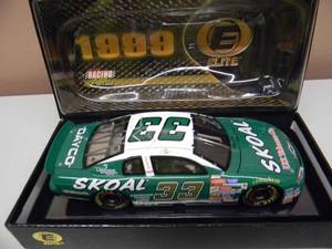ACTION RACING 124 SCALE ELITE COLLECTIBLE - KEN SCHRADER  #33 SKOAL 1999 MONTE CARLO LIMITED EDITION C249916064-1 - 1 OF 800  - AWESOME PIECE - NEW IN BOX - SEE PICTURES