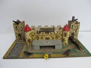 lot 18 image: Old Vintage ELENEE TOYS American Flying Field No. 110 Anti-Aircraft Fortress