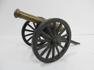 lot 24 image: Old Vintage Smaller Brass Toy or Display Cannon