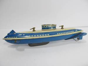 lot 26 image: Vintage WOLVERINE Tin Toy Submarine