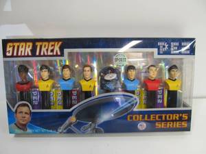 lot 37 image: New in Box STAR TREK Collectors Series PEZ Dispenser Set