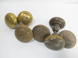 lot 49 image: Antique Brass Doorknobs 
