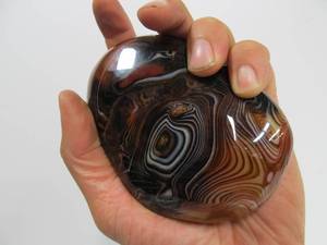lot 74 image: Beautiful Larger Polished Madagascar Agate