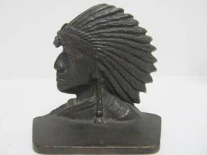 lot 85 image: Small Antique Indian Chief Bookend or Paperweight