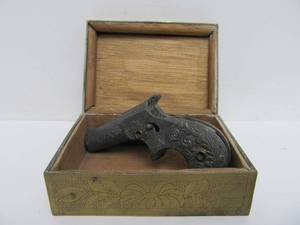 lot 86 image: Working Vintage Miniature Cap Pistol wBrass Box