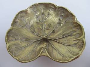 lot 91 image: Signed Vintage 1940s Heavy Brass Geranium Tray
